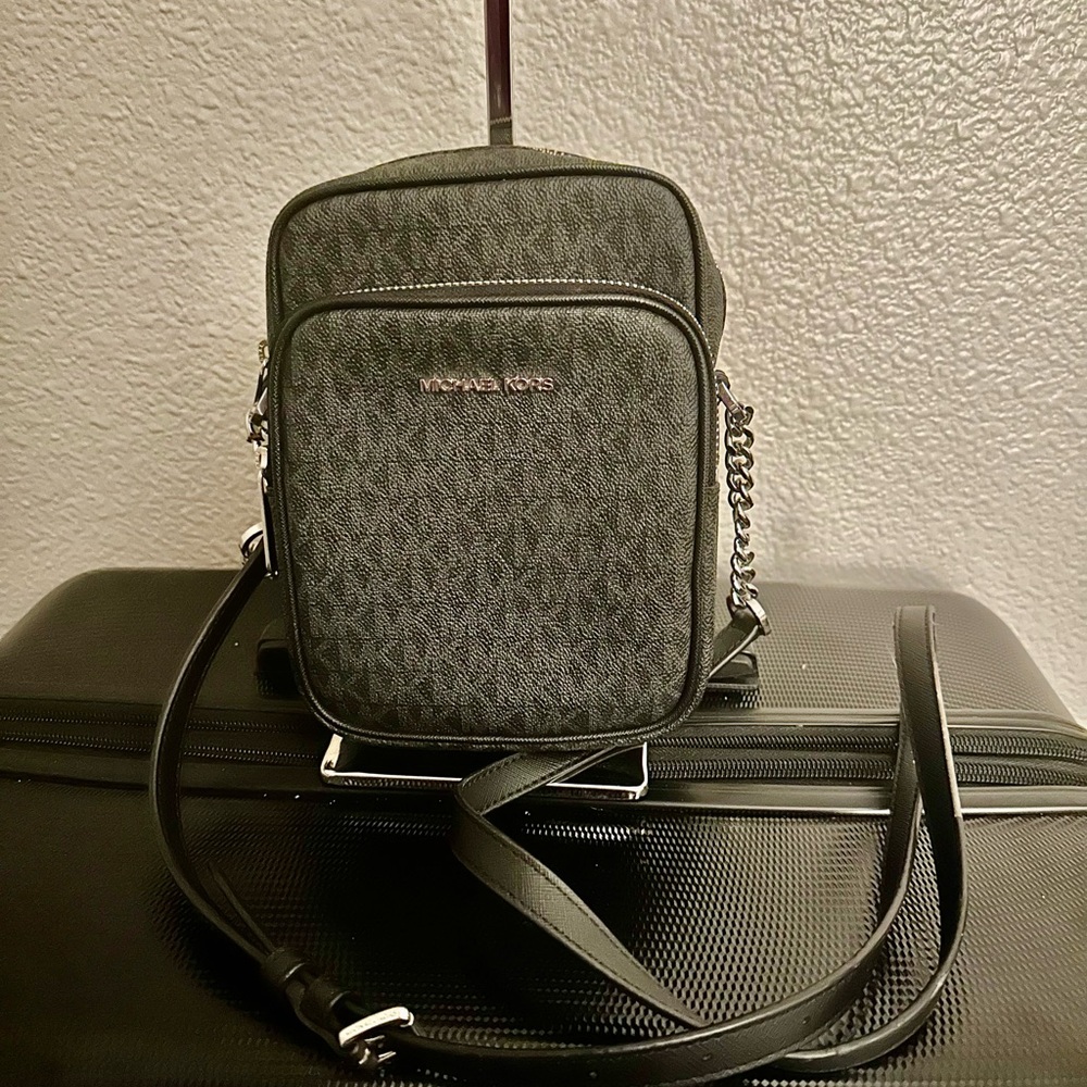 SOLD: Jet Set Travel Medium Logo Crossbody Bag - Picture 1 of 8
